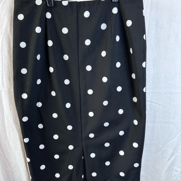 Elegant Black and White Polka Dot Pencil Skirt - Picture 3 of 4